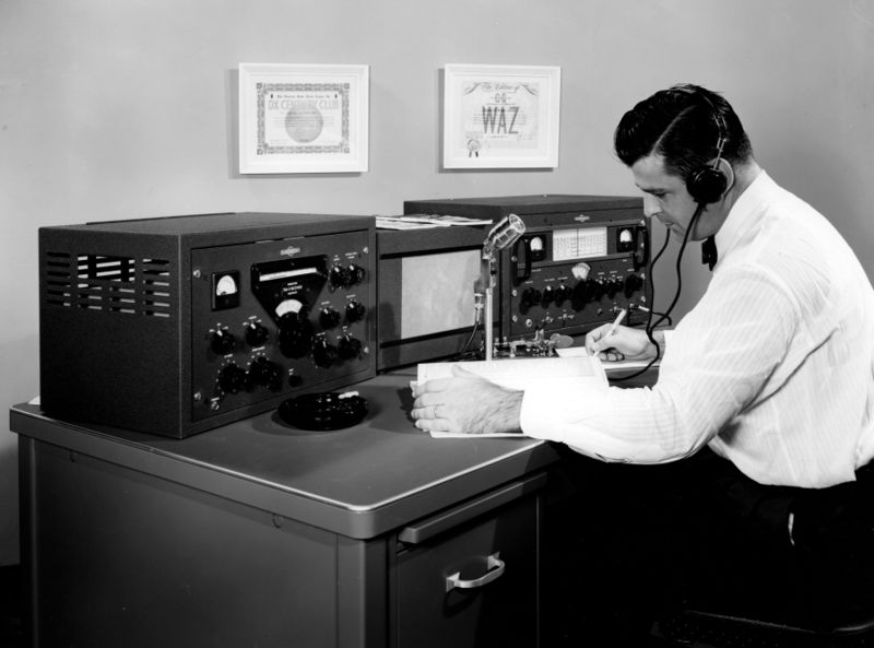 File:75A-3 + 32V-3.jpg